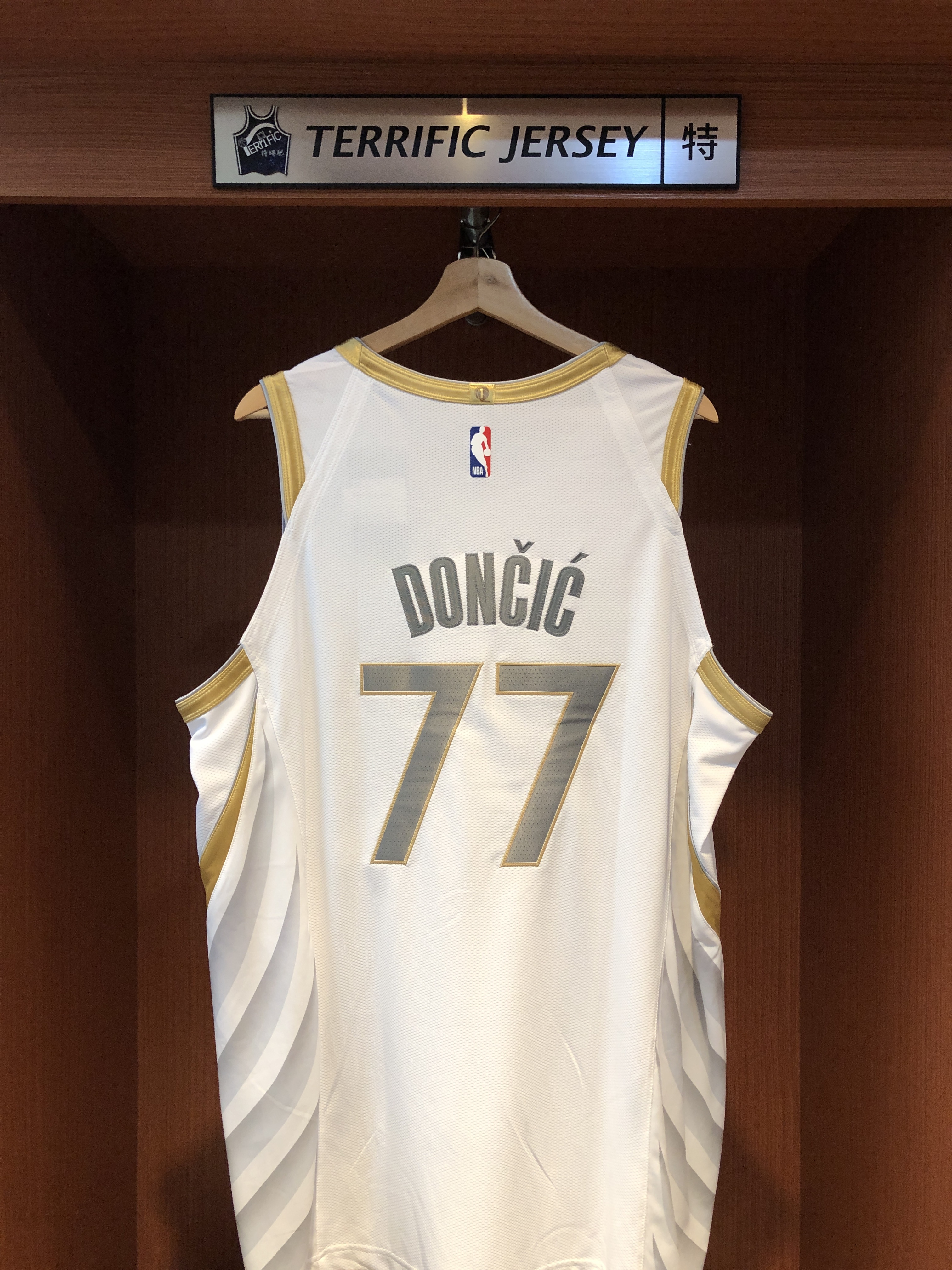 NBA球衣 Luka Doncic 達拉斯小牛城市 City Nike Authentic 球員版 電繡 含贊助商標 全新