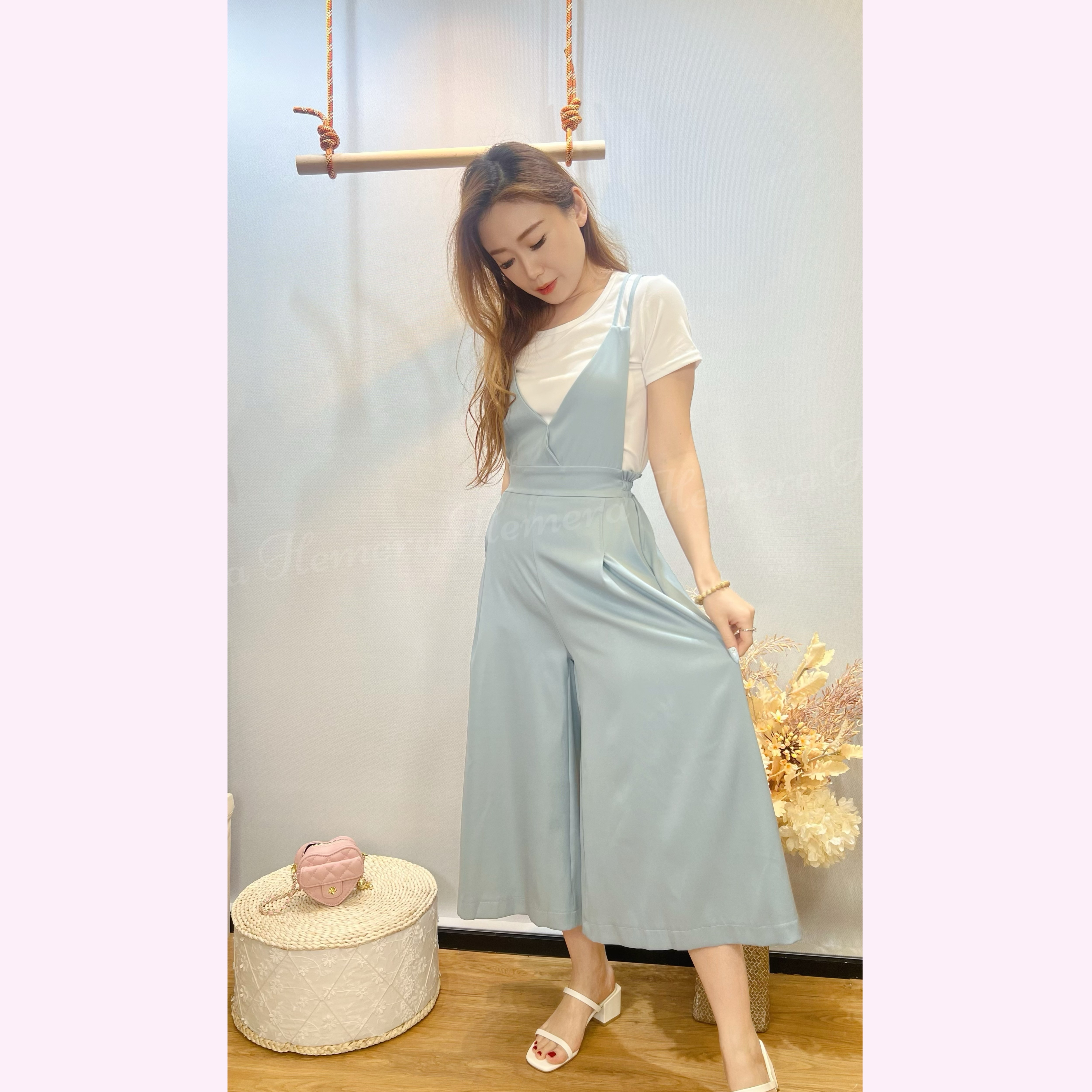 ST24W0431 文青風白色T-SHIRT吊帶褲套裝