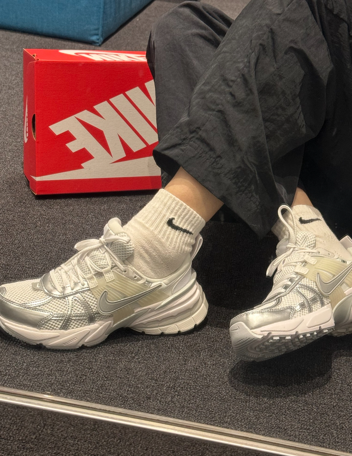 Focus Store】現貨秒發Nike Wmns V2K Run 'Metallic Silver' 白