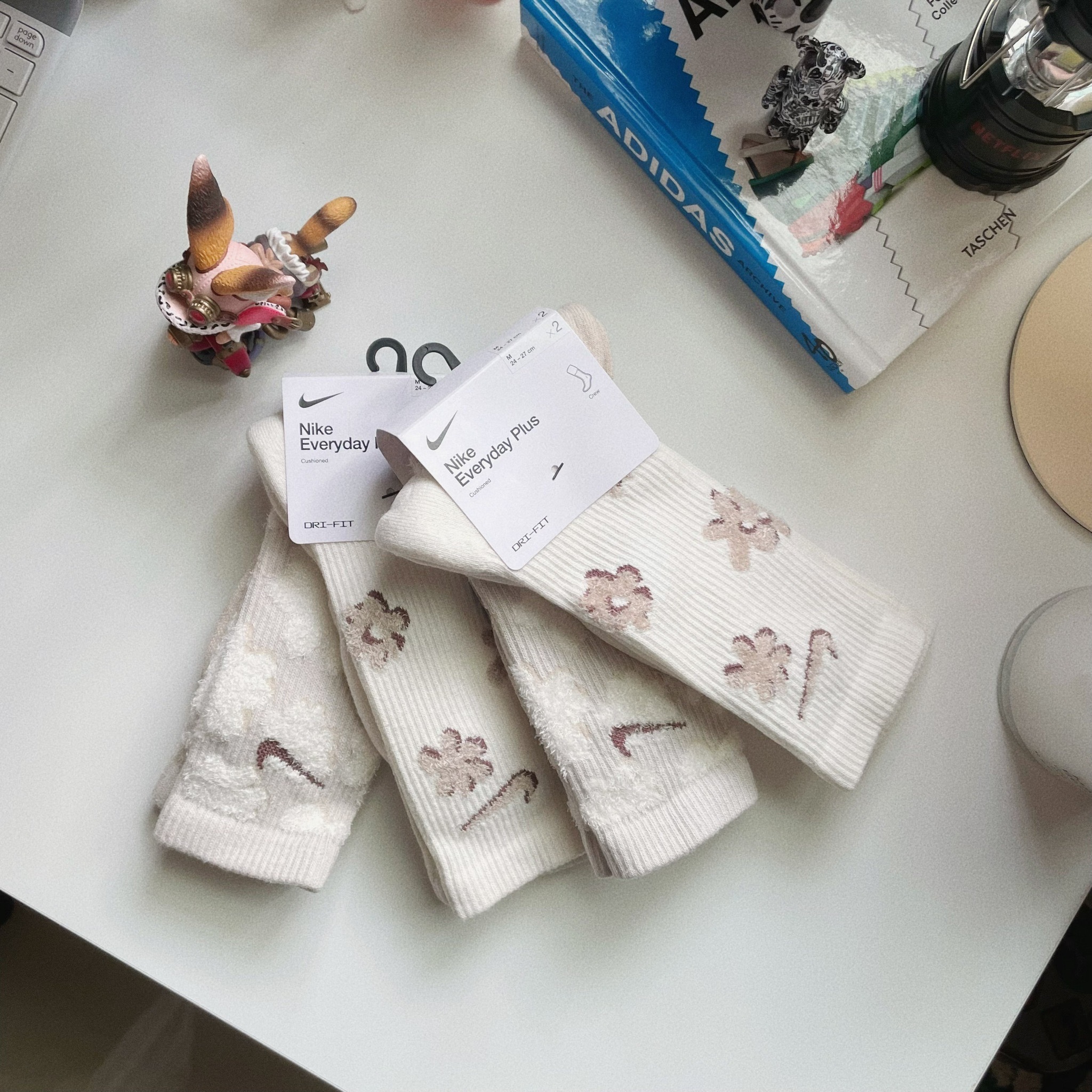 Nike Everyday Plus 奶茶色 杏色 絨毛 小花 長襪 小腿襪 襪子 2入組 FN9136-900