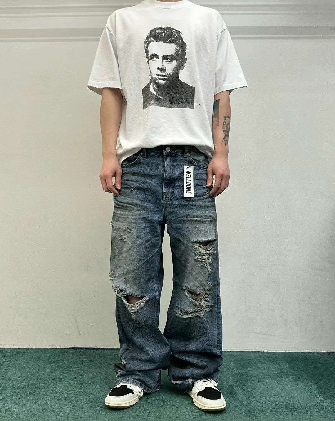 洗水破洞鬆身牛仔褲 WELL DONE-033J