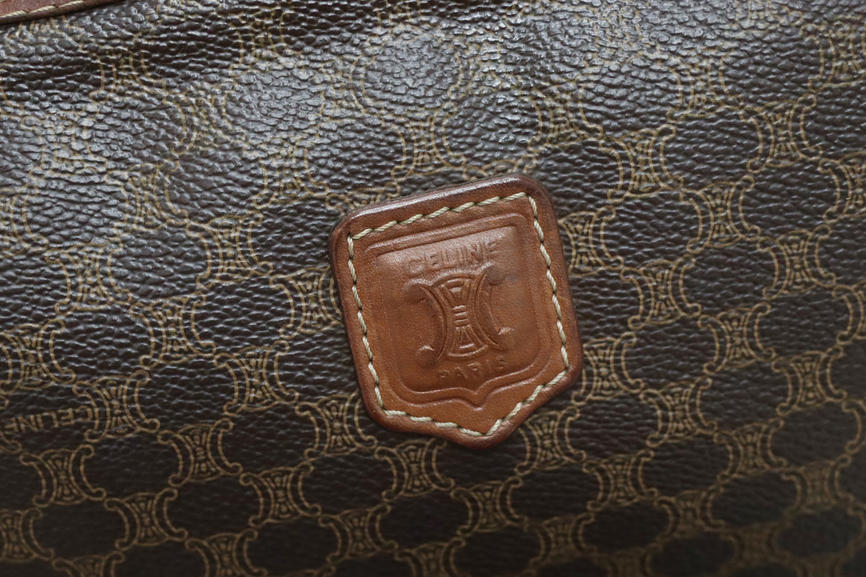 Celine pouch 中 size🤎