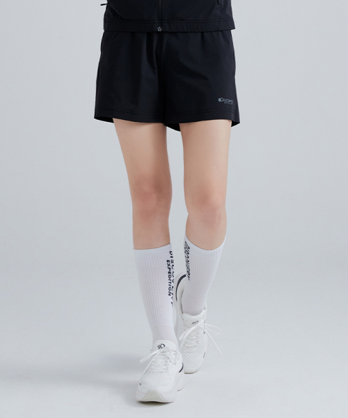 【代購】Discovery 女士輕量級梭織訓練短褲 DWRS8B043-BKS