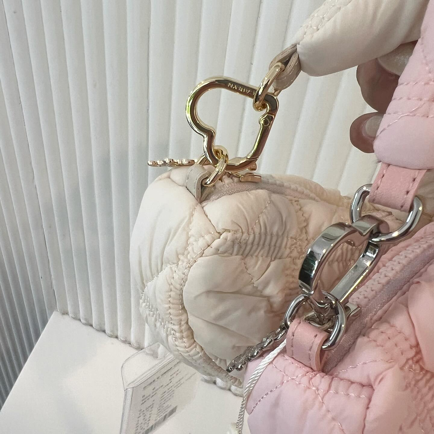 2024新款！Carlyn Soft Teeny Bag Charm ( 8 Colours )