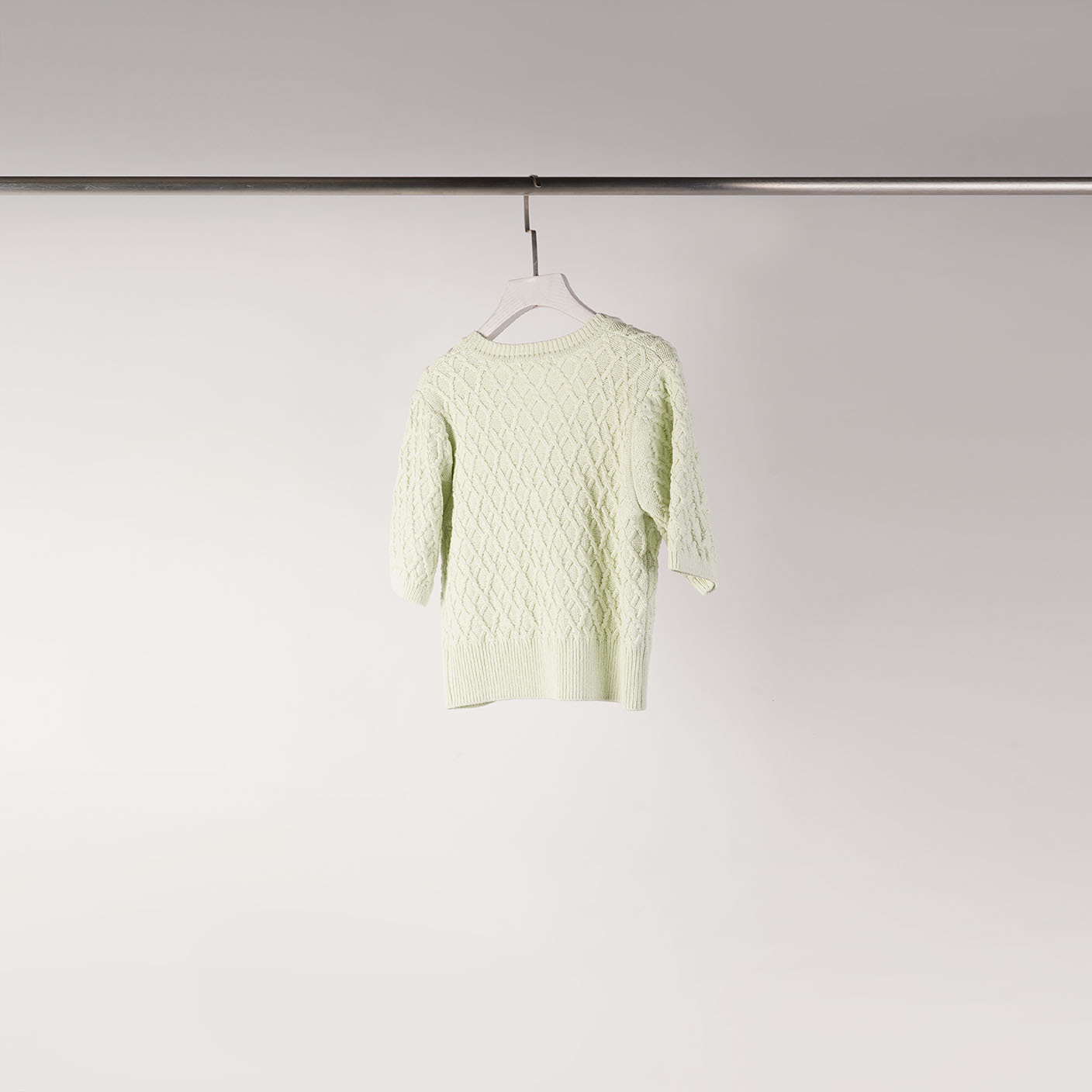 質感釦Ｖ領壓紋針織衫｜淺淺綠