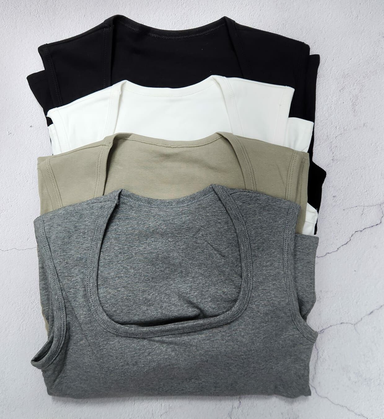 方領背心#Y324 買兩件各-20