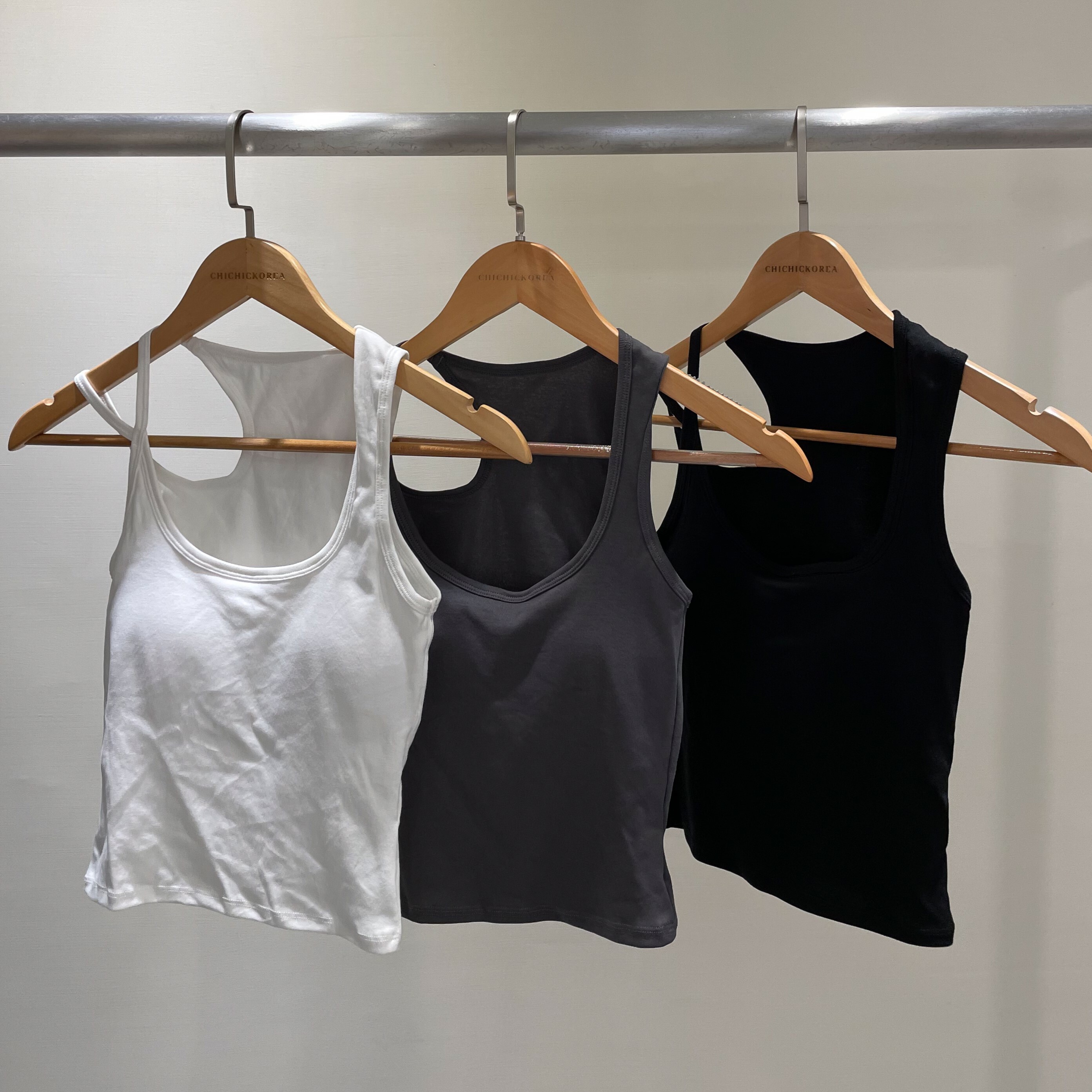 U04單側簍空Bra Top(白)