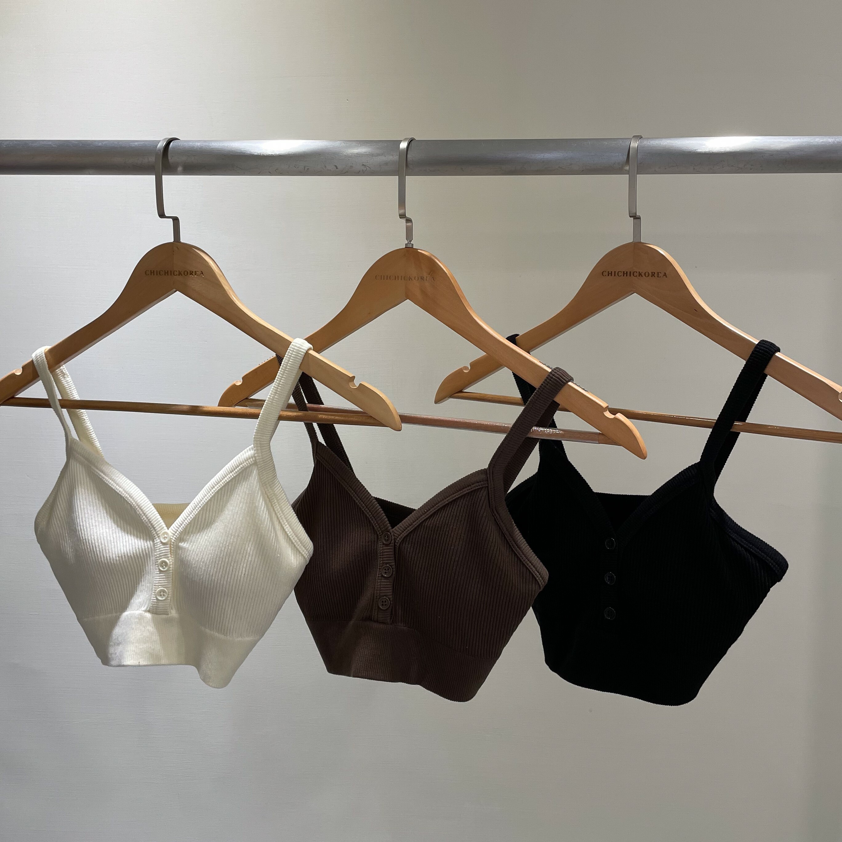 N07前雙釦V領Bra Top(短-咖/黑)