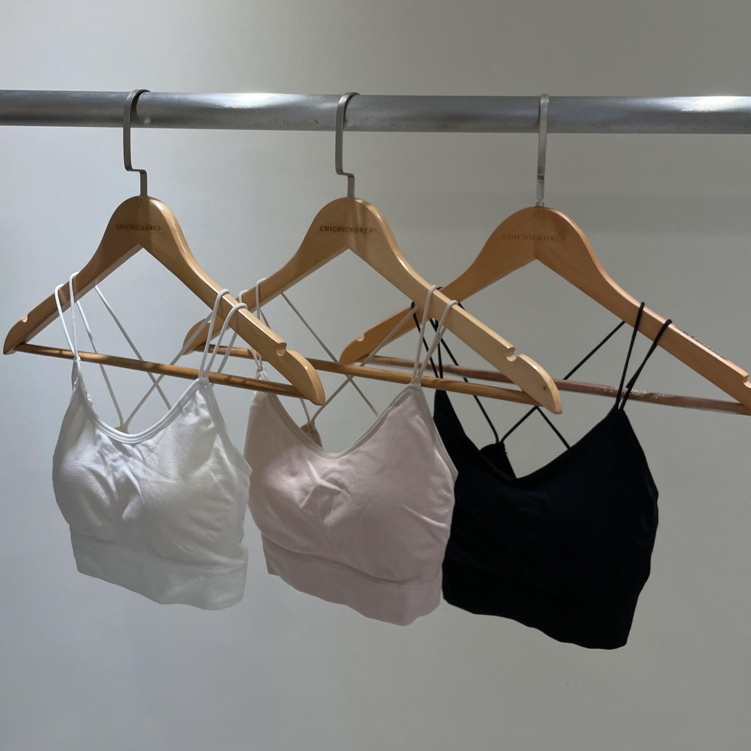 N09雙細肩後交叉Bra Top(米)