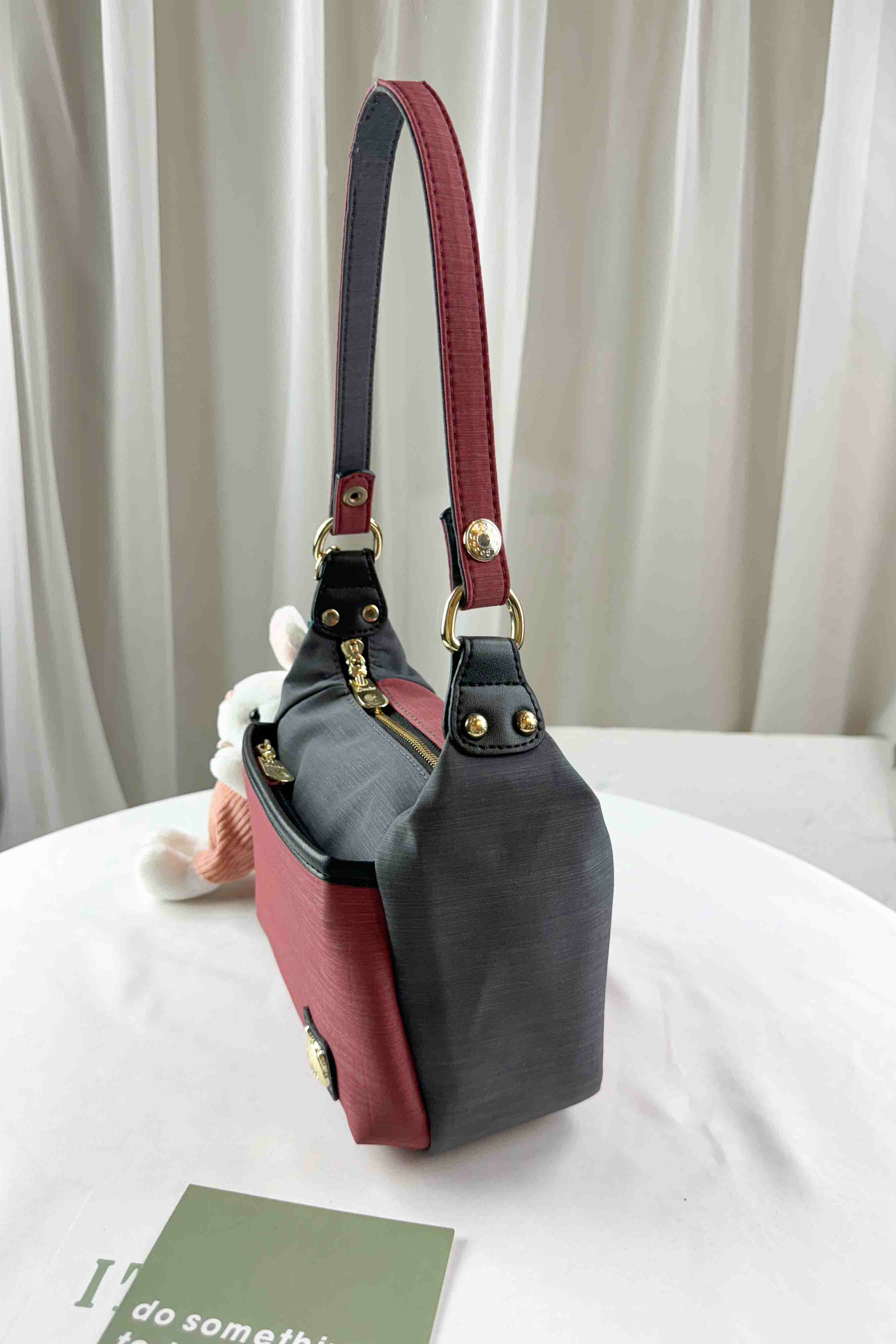 GOODS 紅灰拼色防潑水肩背包 / 側背包  #2503