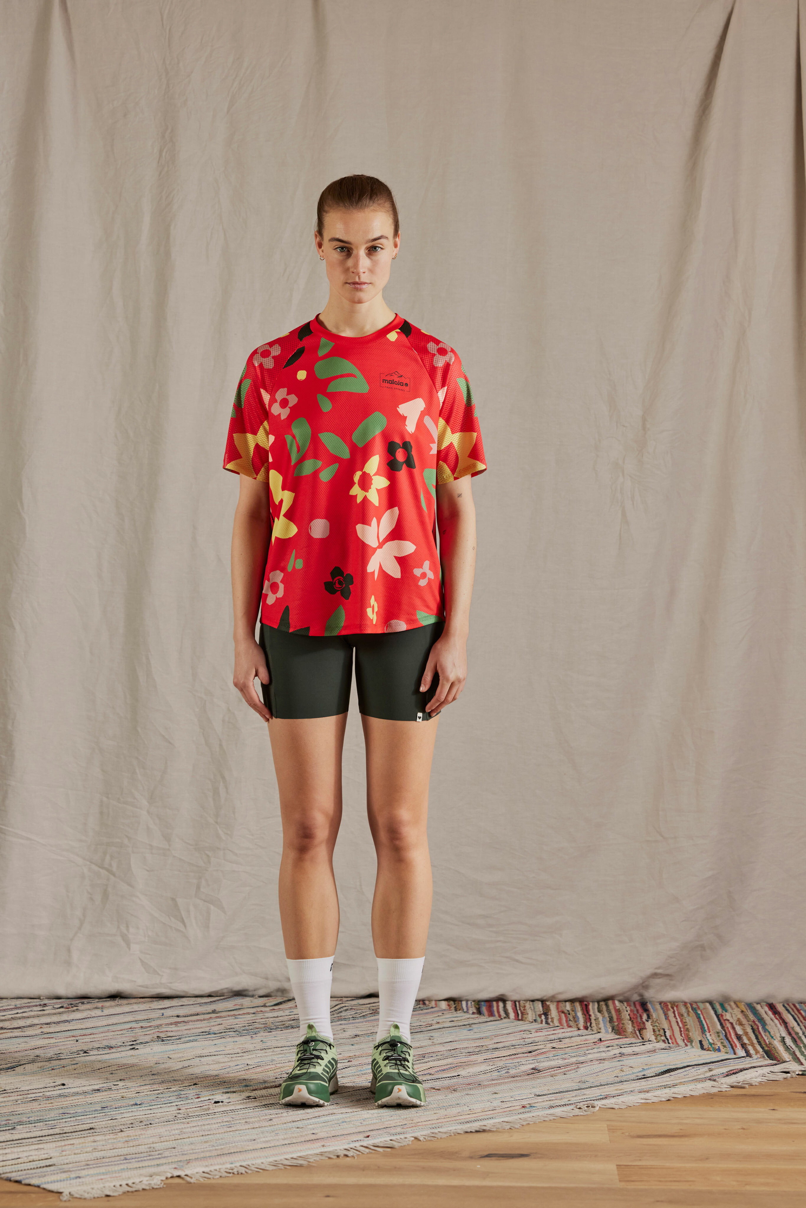 【MALOJA】女快乾彈性短袖印花上衣 / 24MA37129-[花朵黑]