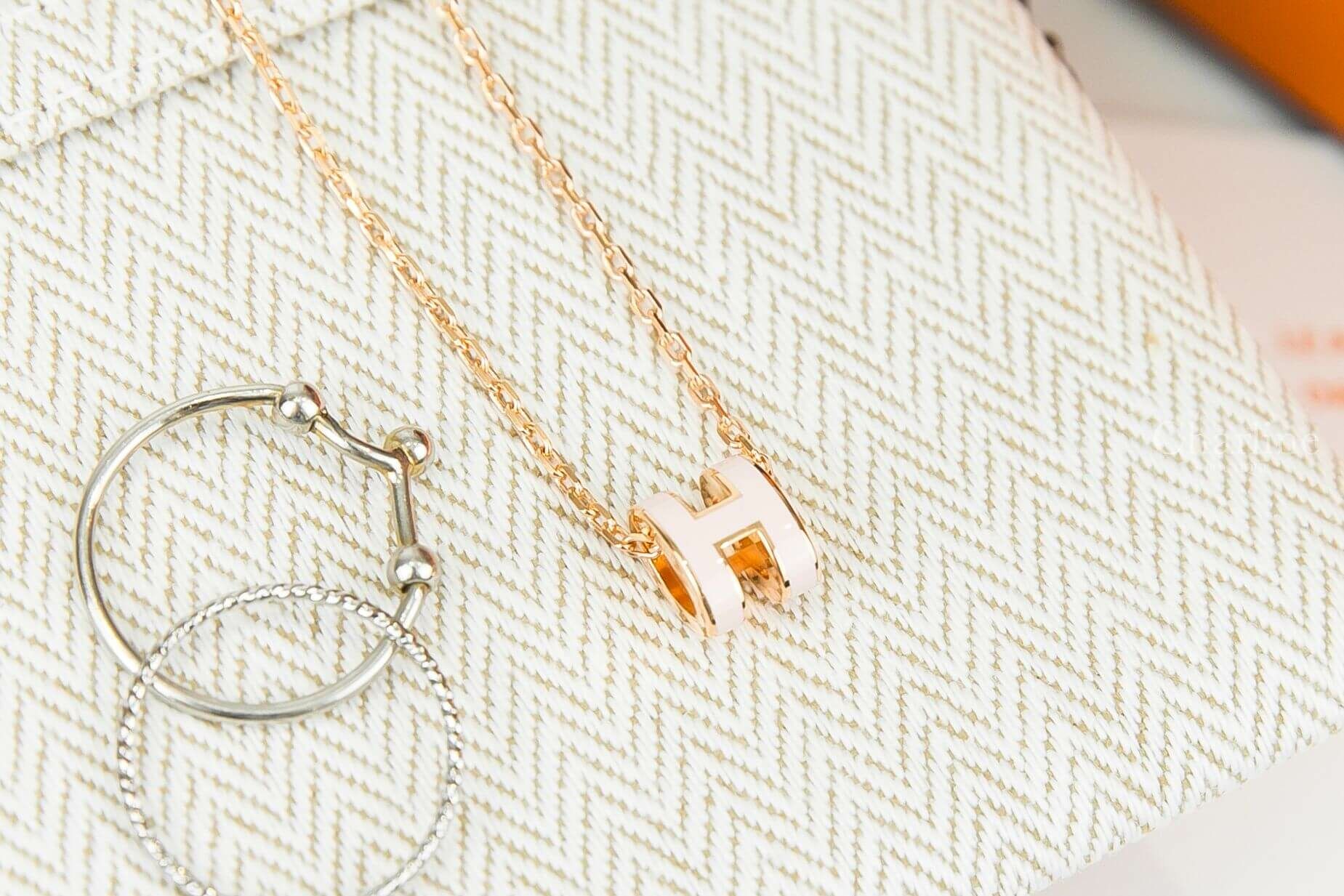 Hermès Mini Pop H Pendant 淡粉色迷你珐瑯鍍玫瑰金簍空橢圓項鍊