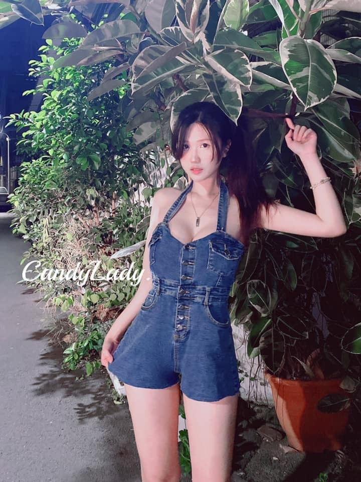 超顯瘦排釦牛仔吊帶褲