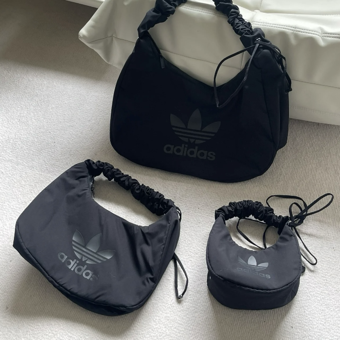 Adidas Original 黑色雲朵包 手提包 肩背包 斜背包 抽繩可調節 三葉草Logo