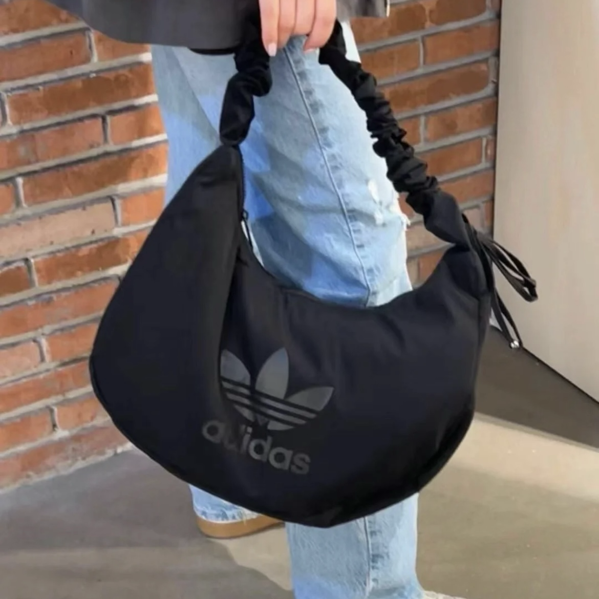 Adidas Original 黑色雲朵包 手提包 肩背包 斜背包 抽繩可調節 三葉草Logo