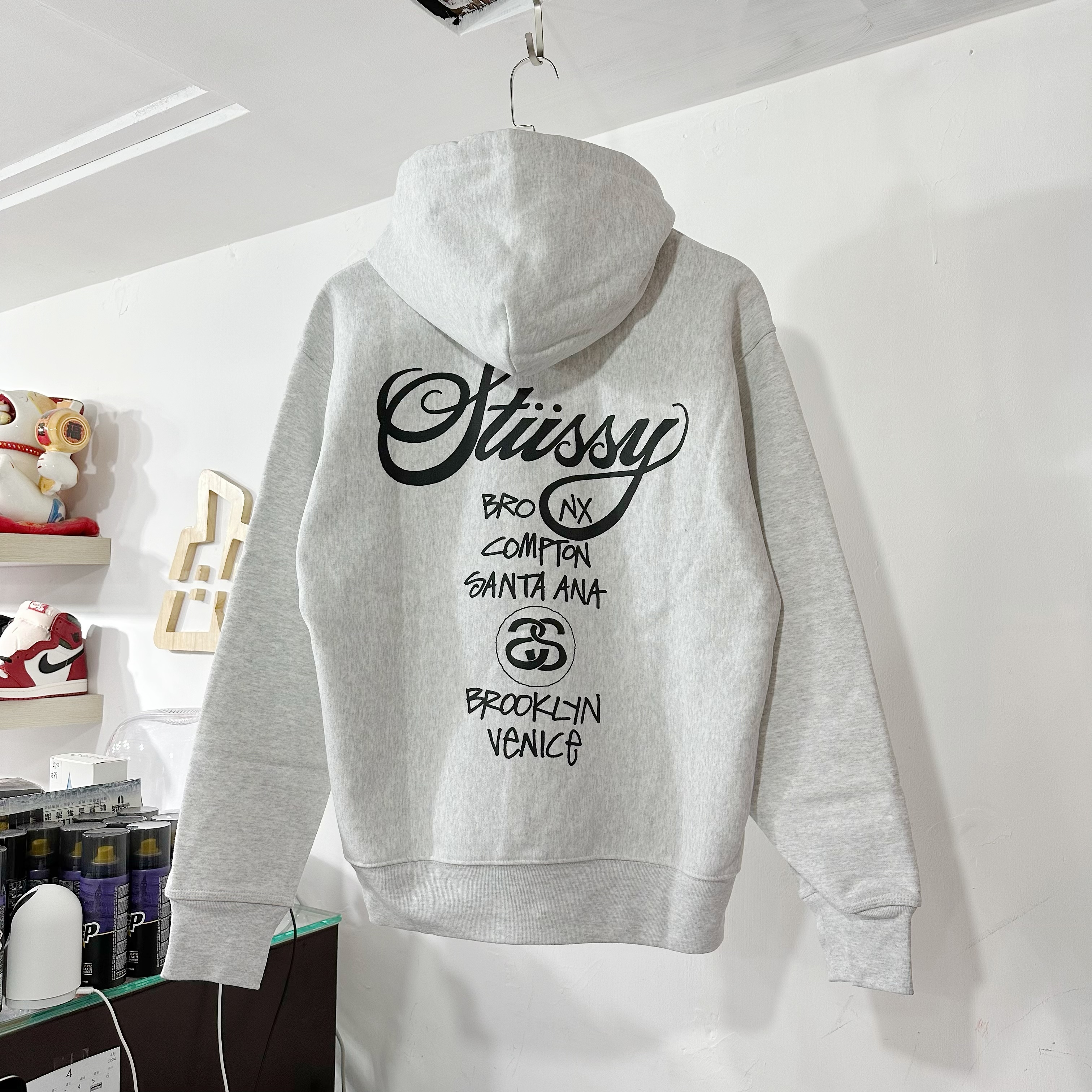STÜSSY  World Tour Hoodie 世界巡遊 (ASH GREY)