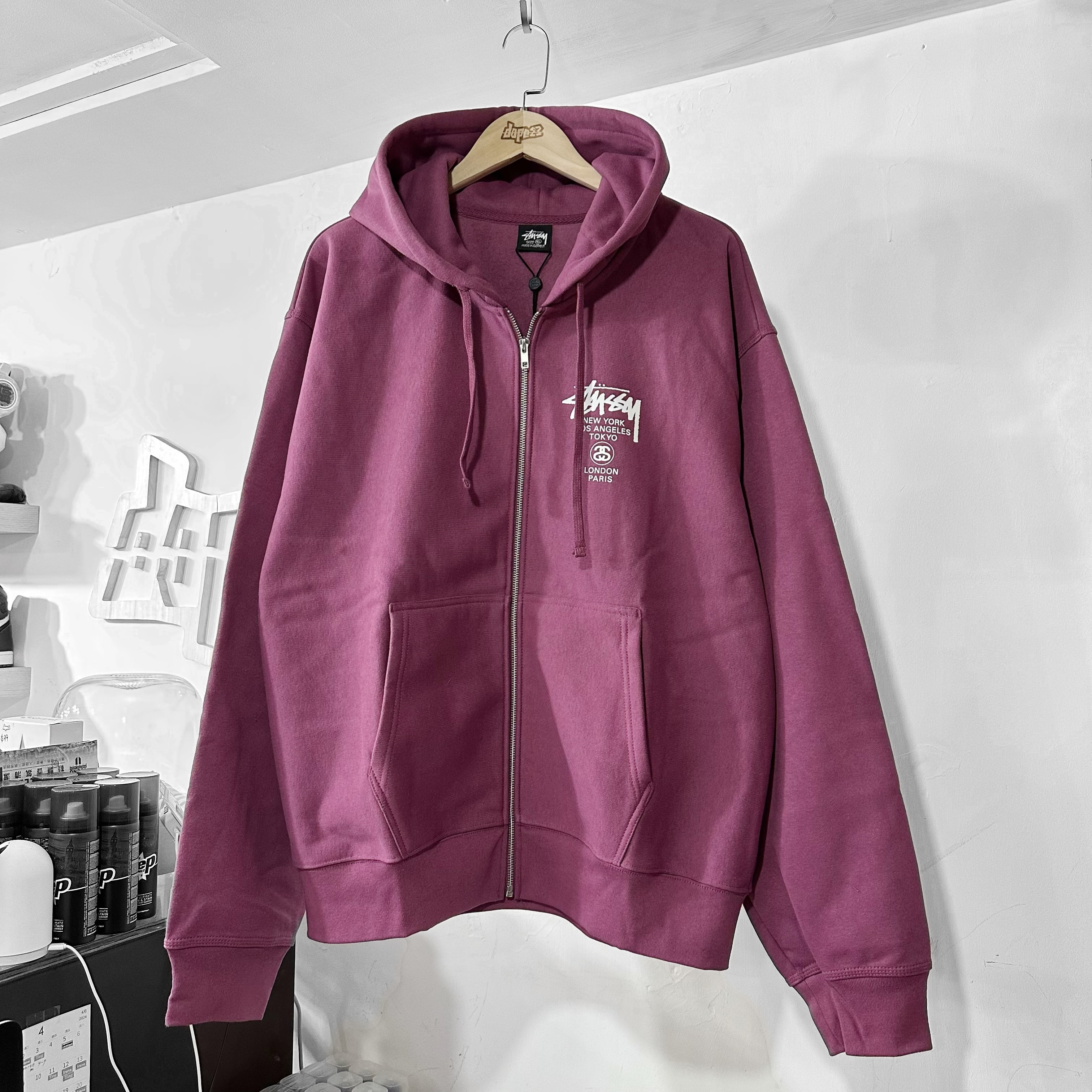★人気★ Stussy World Tour Zip Hoodie Berry 2024 Stussy World Tour Zip Hoodie Berry Men's - SS24 - US