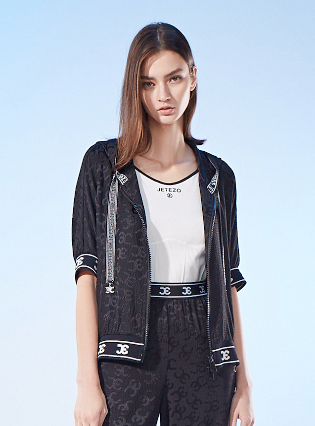 BD10131D1 蠶絲暗緹花泡泡布連帽外套