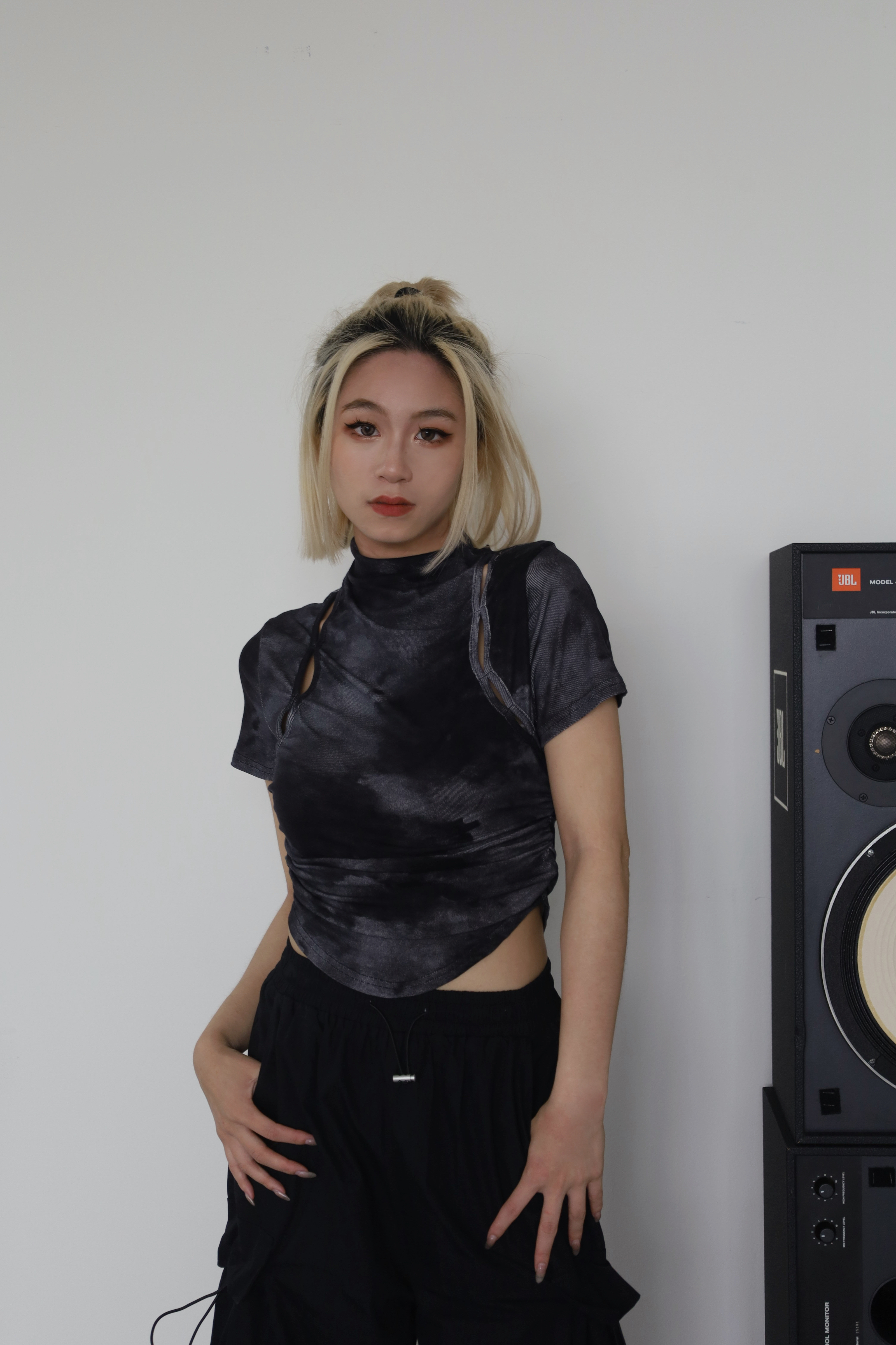 個性簍空抓皺上衣