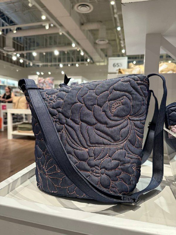 [S] VERA BRADLEY 40198-19107 BUCKET CROSSBODY,ALOHA BLOOMS QUILT, 886003585337 (SVB40)