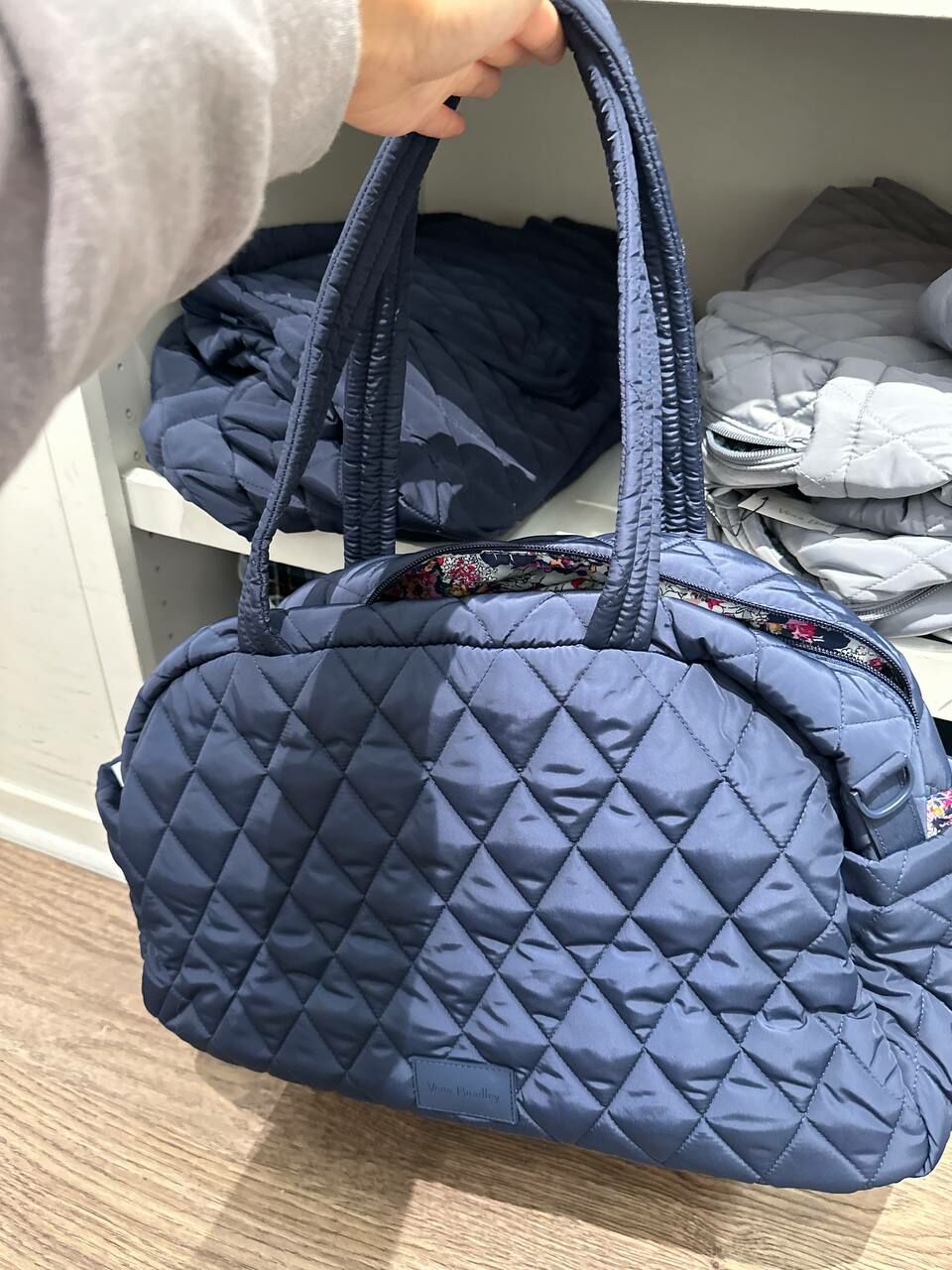 [S] VERA BRADLEY 27136-T84 ULTRALIGHT MEDIUM TRAVELER BAG,SCROLL NAVY, 880063710890 (SVB42)