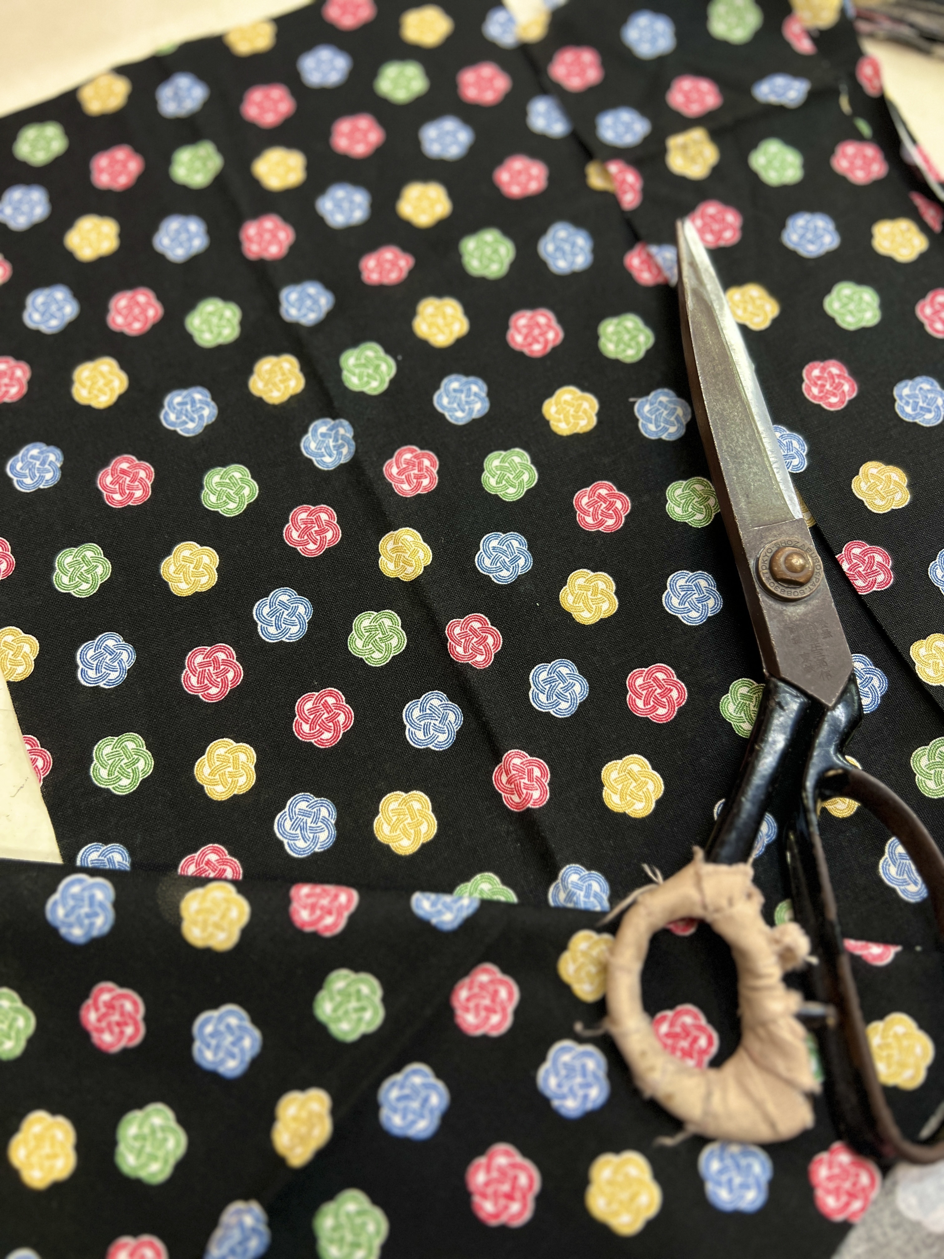 Phone Charm 手機手帶 | Japan fabric | 黑底彩色和風小小結