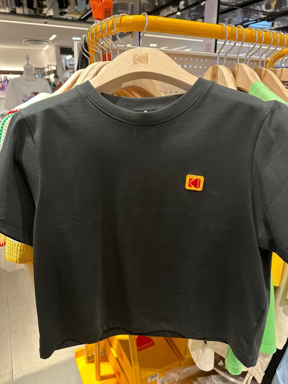 [S] KODAK NAYOUNG KIM PICK ESSENTIAL SIGNATURE LOGO SHORT SLEEVE T-SHIRT,BLACK, K4222ERS34-BLK (SKD20)