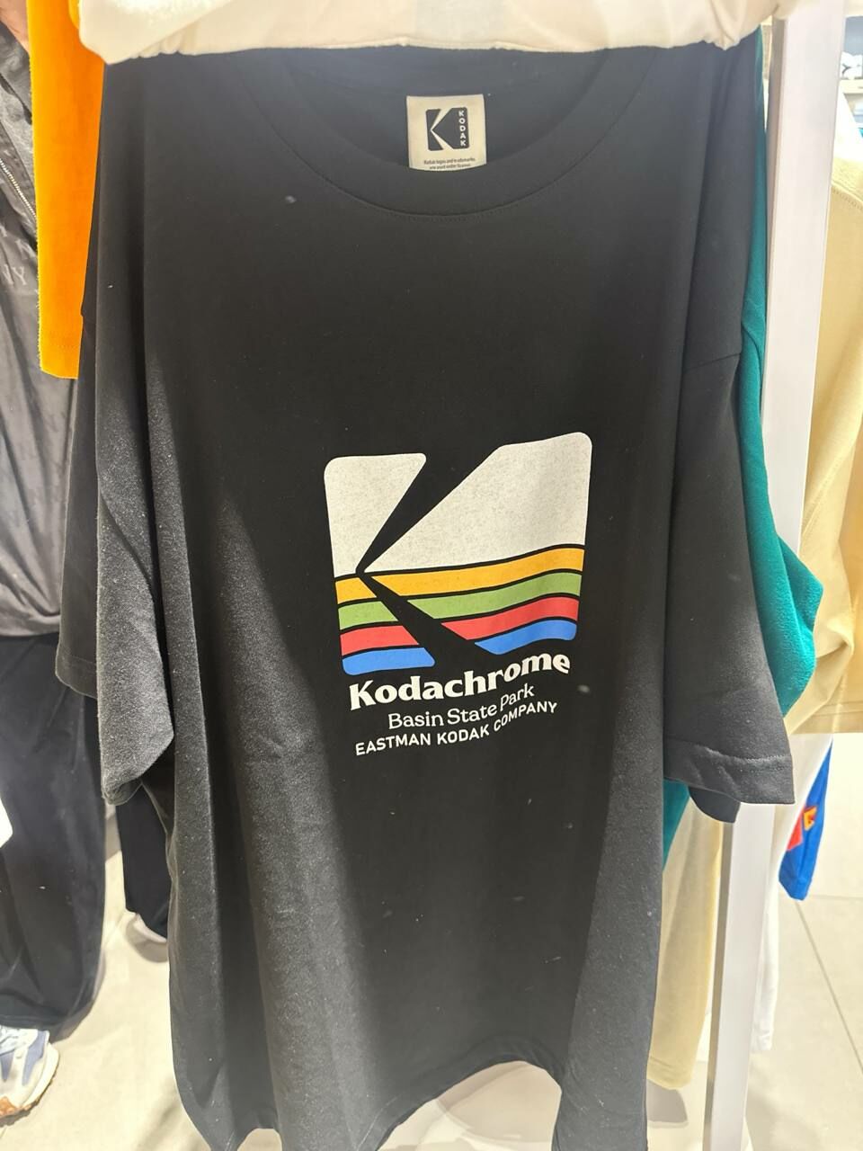 S] KODAK RAINBOW BIG LOGO SHORT SLEEVE T-SHIRT,BLACK