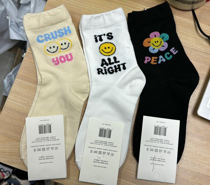 🇰🇷 韓國 英文字哈哈笑中長襪 (K4/S604)