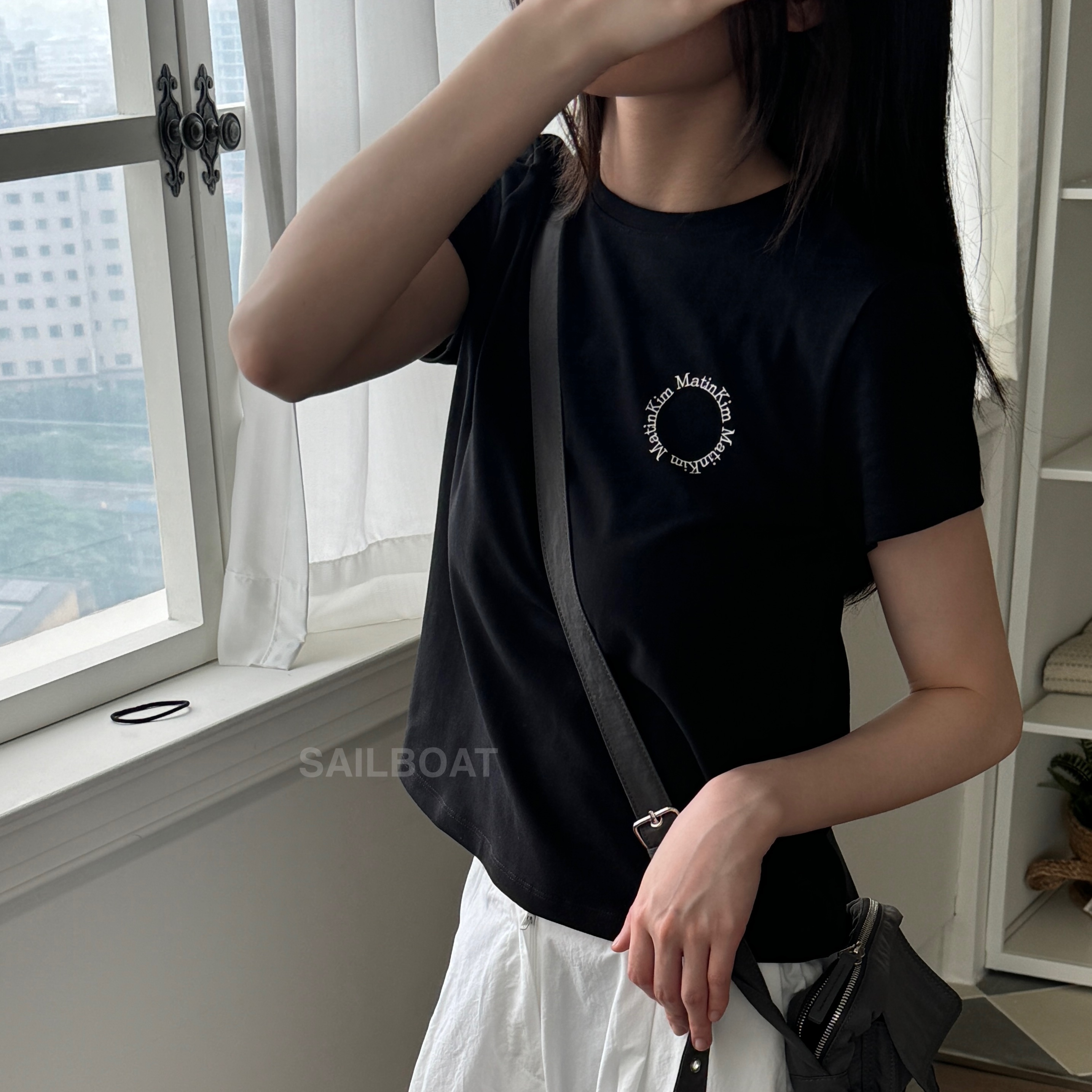 Matin Kim☆MATIN CIRCLE LOGO CROP TOP MATIN CIRCLE LOGO CROP TOP IN BLACK – ETA SEOUL