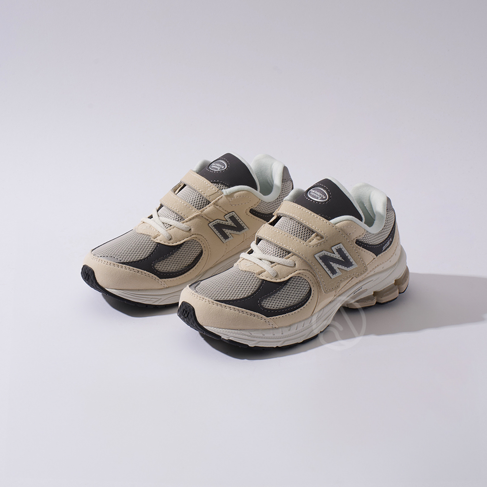 New Balance 童鞋 中童 米沙色 復古 魔鬼氈 運動 休閒鞋 PV2002FA