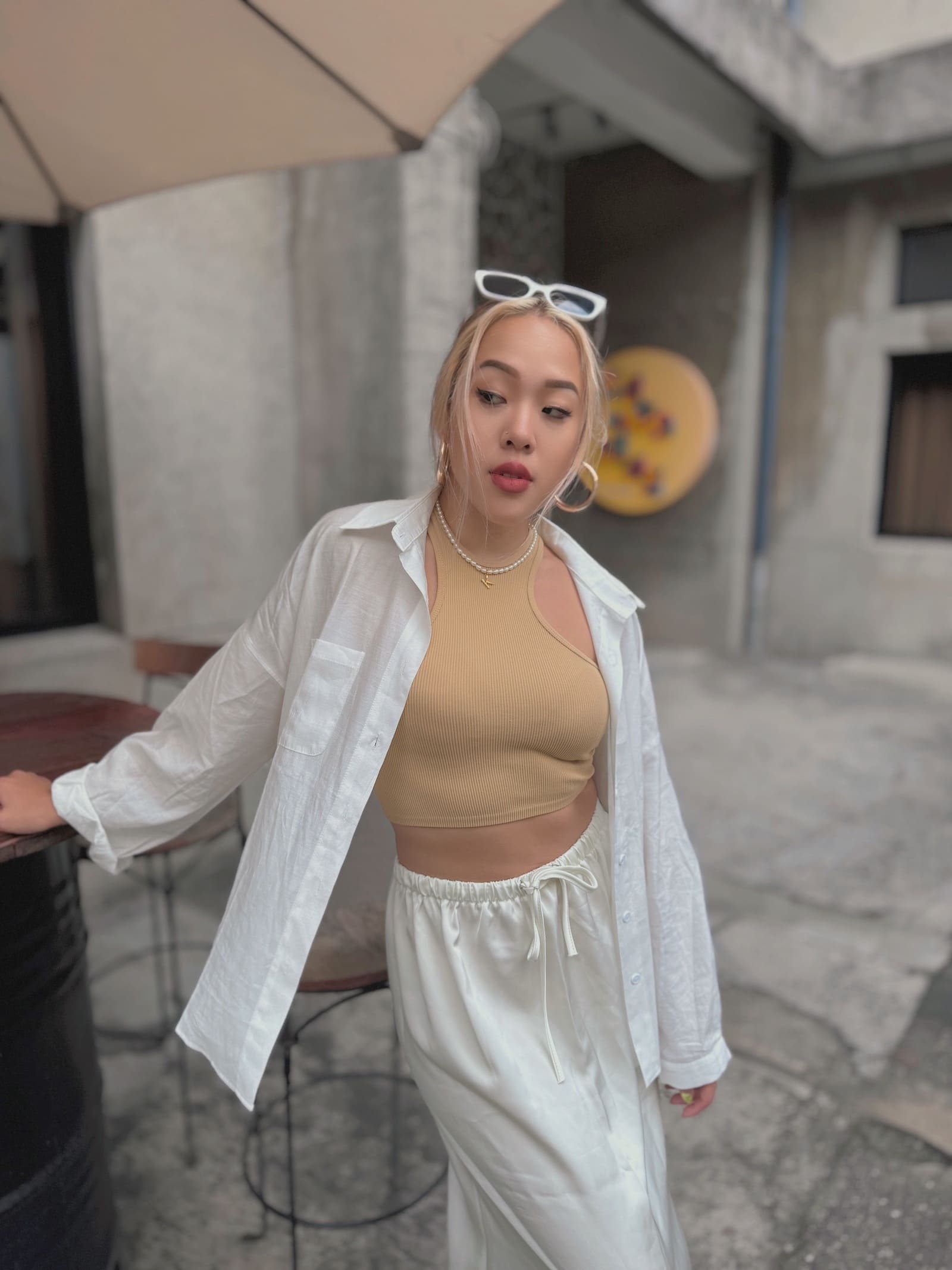 輕透薄款白色襯衫