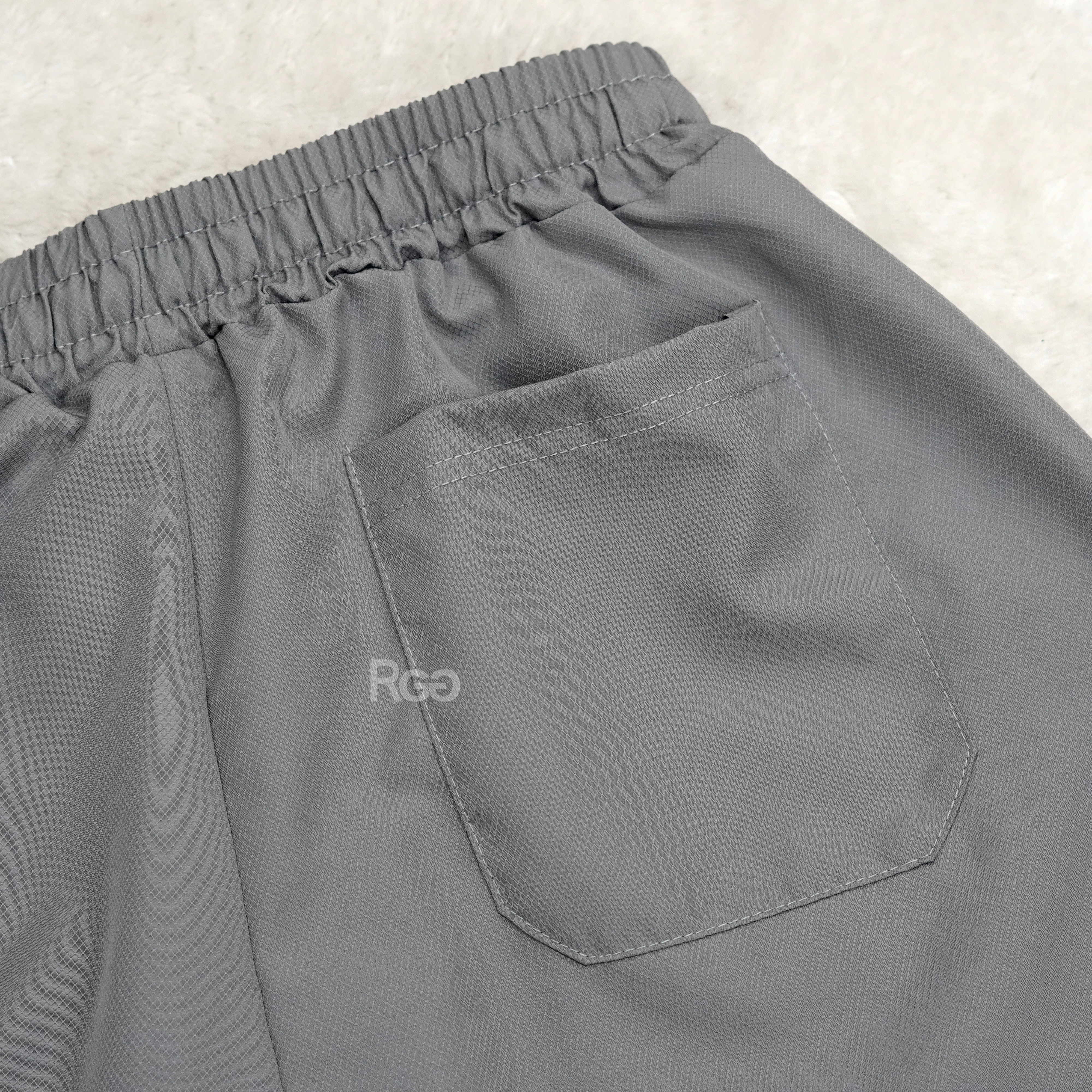 #24108 防潑水涼感立體口袋短褲背面細節照