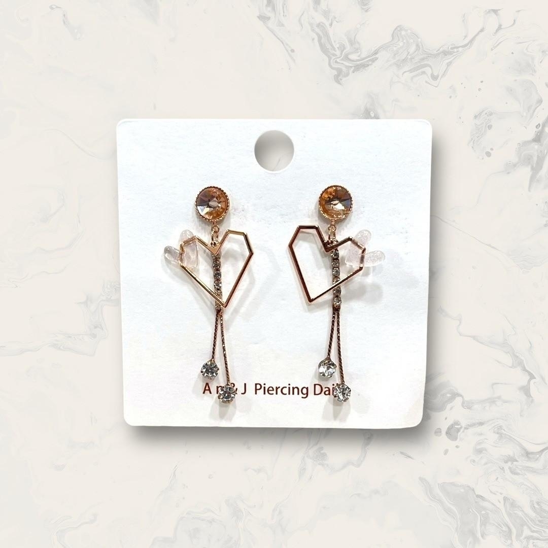 韓國直送-鋼針 反鑲鋯吊多角愛心框左上亮粉透愛心中吊線鋯鍊 鍍白金