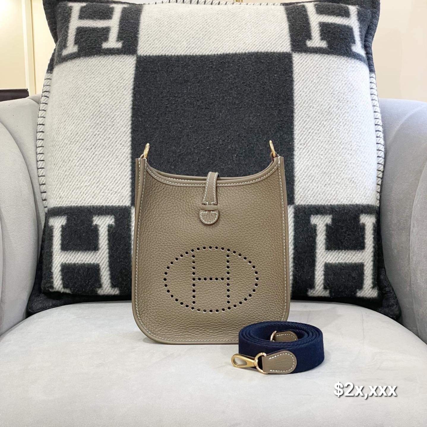 Hermes Mini Evelyne TC Clemence Leather Etoupe GHW  HK$2x,xxx 詳情請PM我哋 (HK$2,000 訂金)