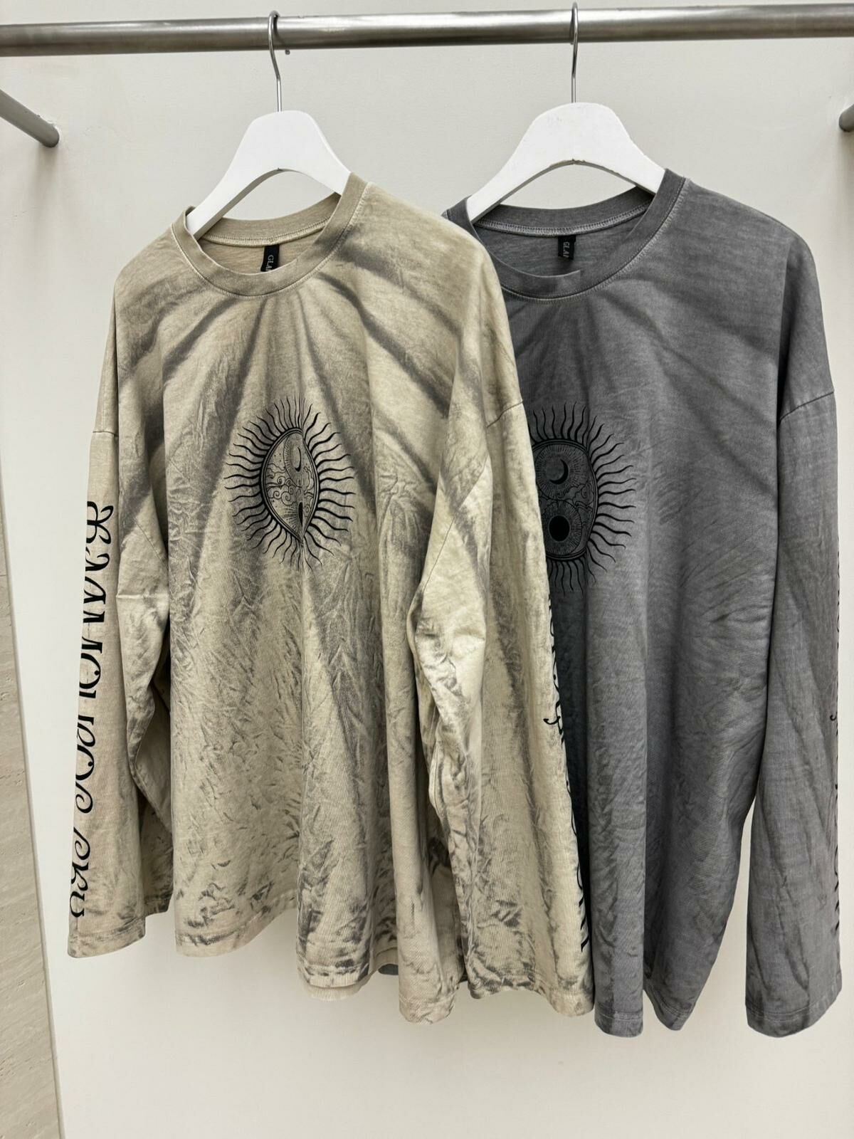 仿污英文字圖案長袖衫 GLAMOUR-012T