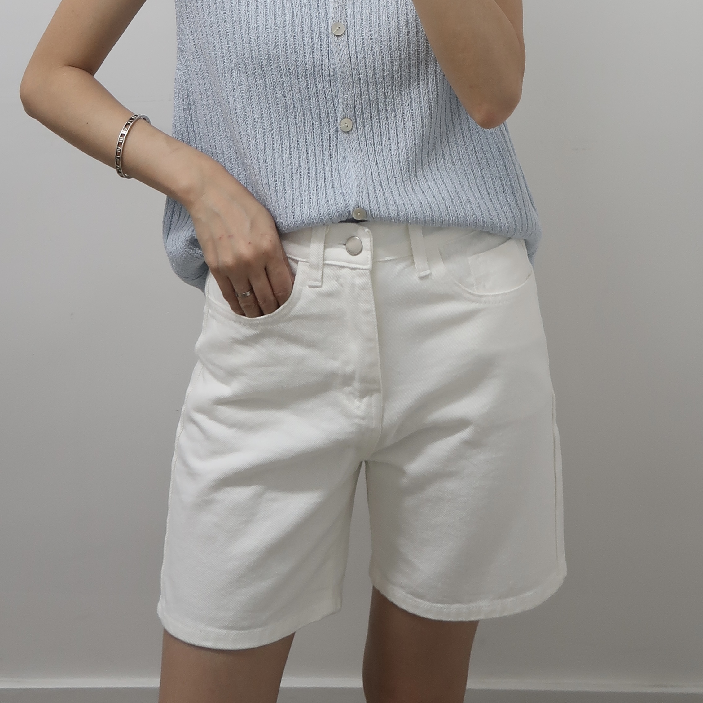 𝑺𝑨𝑳𝑬 S only 春夏簡單款兩色短褲