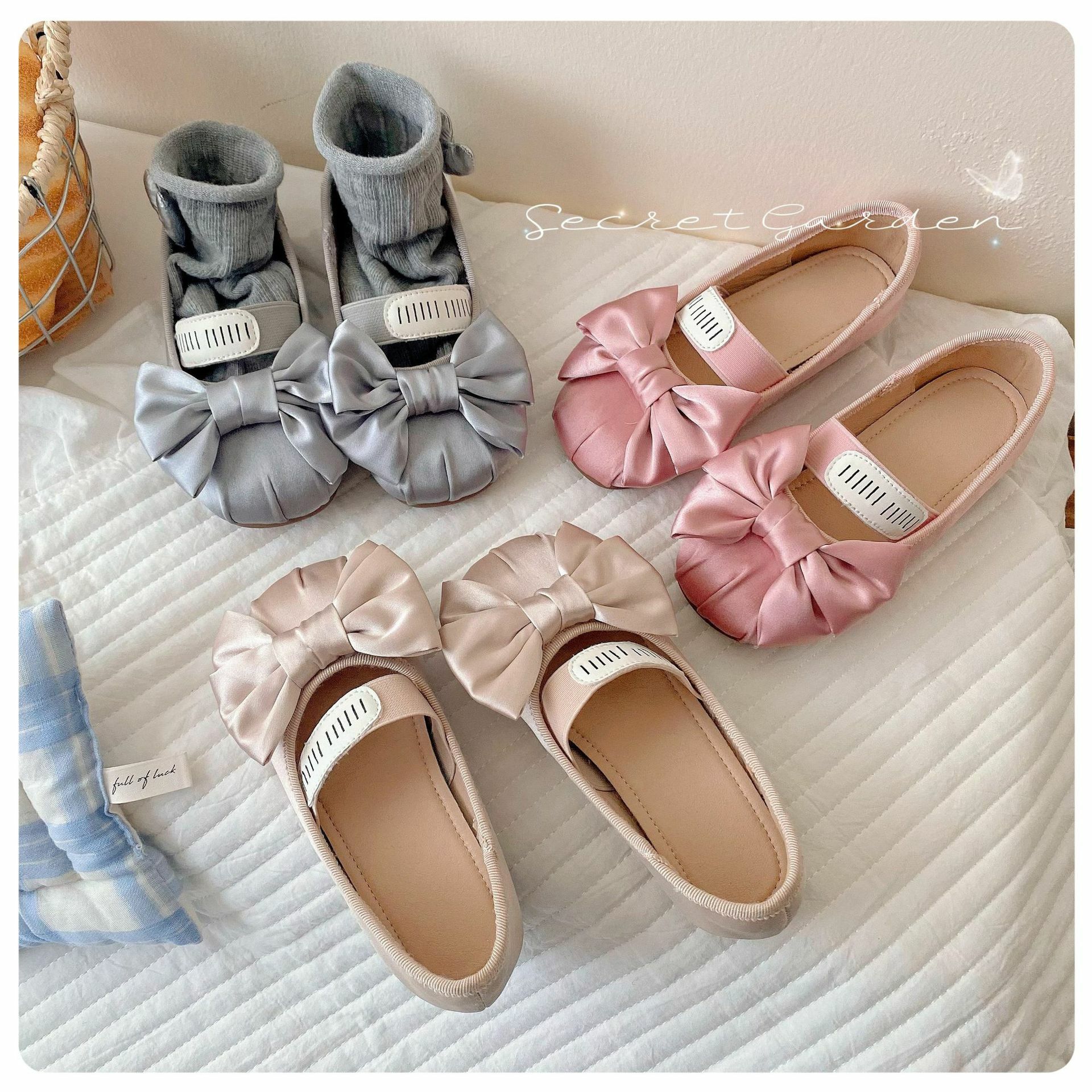 strip baby shoes