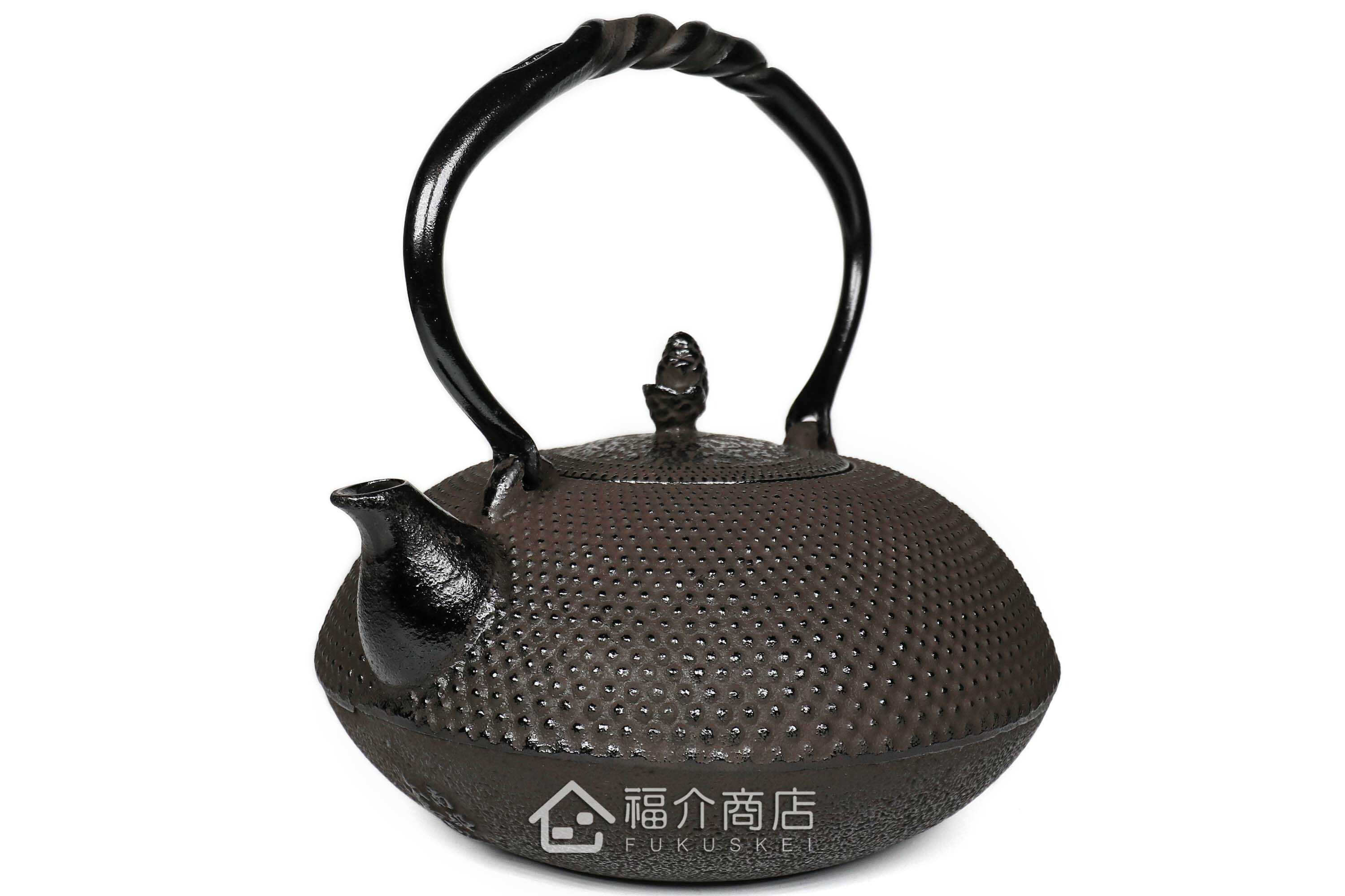 金秀堂所製作的日本鐵壺,壺身設計霰紋