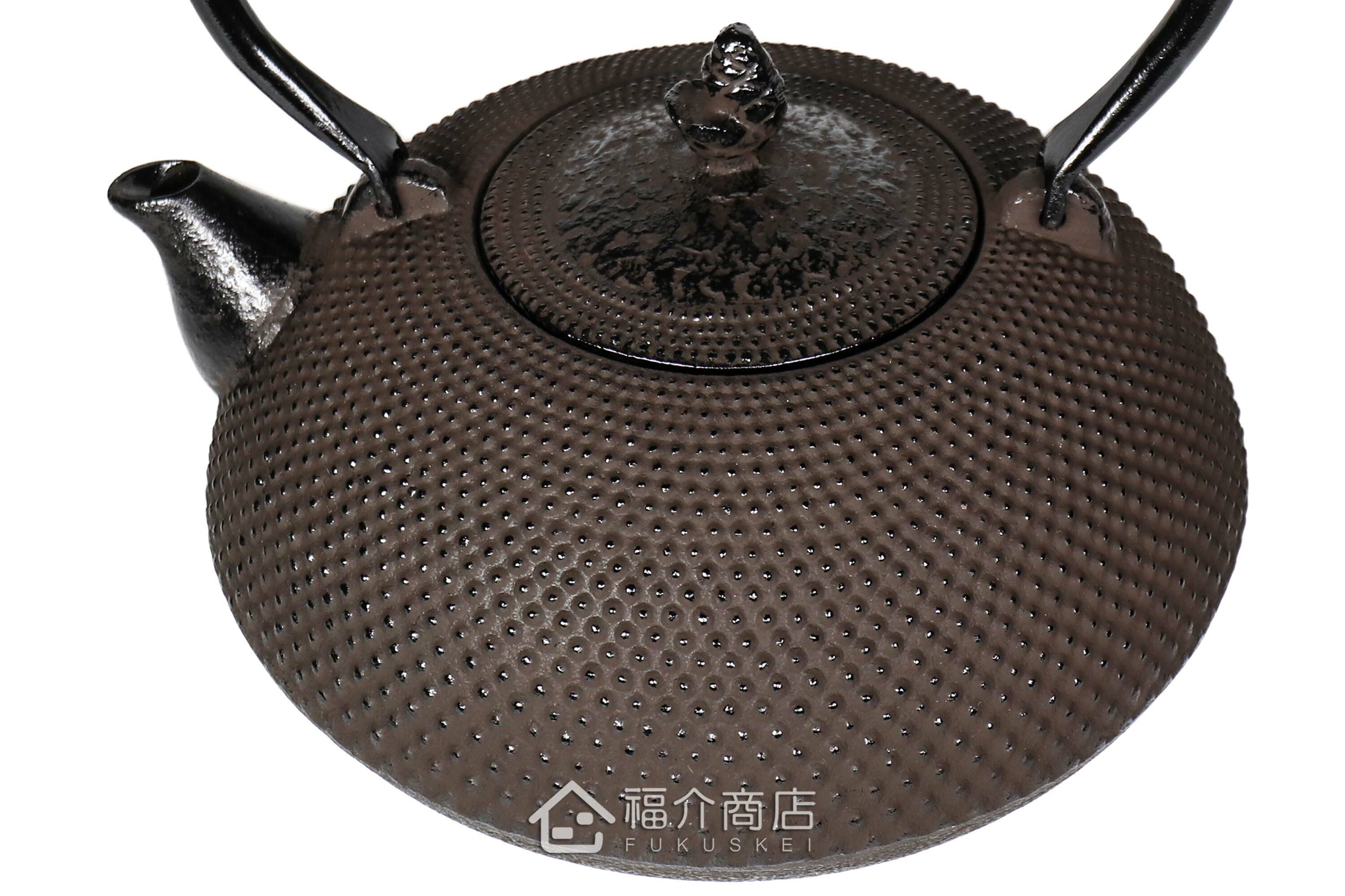 金秀堂所製作的日本鐵壺,壺身設計霰紋