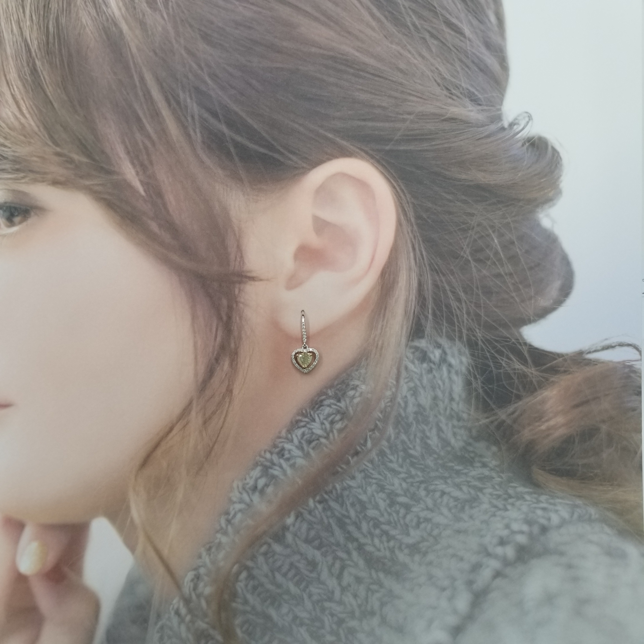 全新18K金【主石88份彩黃心形鑽石】配小鑽共1卡3份鑽石吊耳環