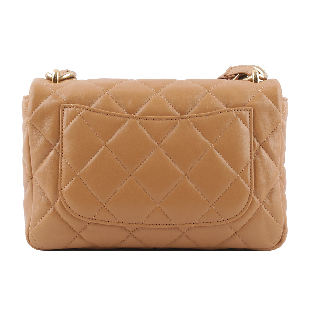 【CHANEL】金色CC Logo 仿舊粗鍊小羊皮肩背包(焦糖色) AS3215 B10393 NM366