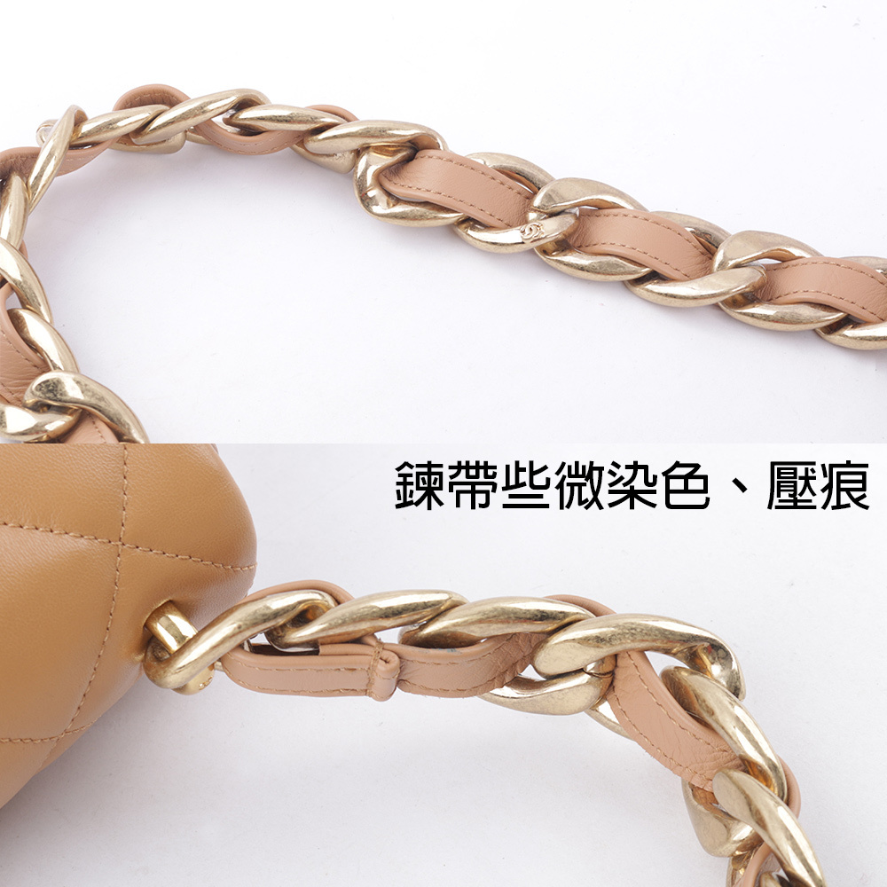【CHANEL】金色CC Logo 仿舊粗鍊小羊皮肩背包(焦糖色) AS3215 B10393 NM366