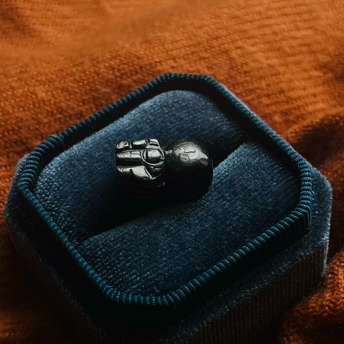 [原石] 金運石貔貅（通孔）