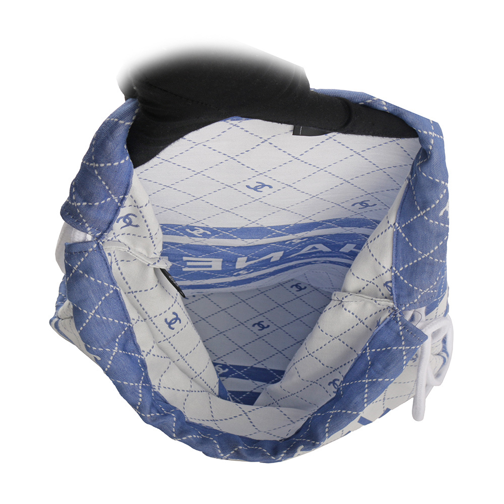 【CHANEL】CC Logo 標誌菱格紋棉質混絲束口後背包+浴巾組(藍色) AA9922 B16071 NW154