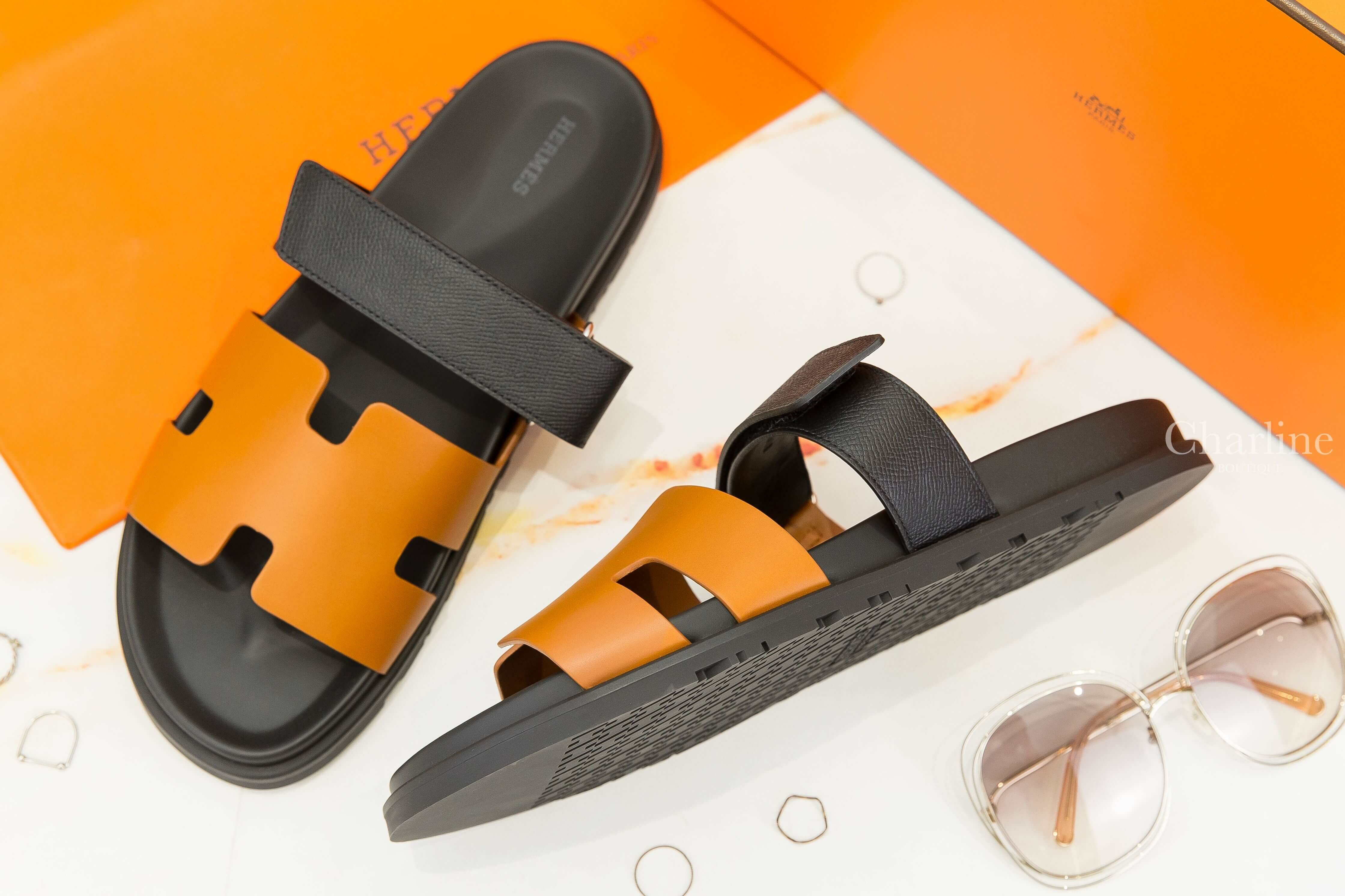 Hermès Chypre Sandal 自然駝色拼黑色小牛皮黑底魔鬼氈橡膠平底拖鞋-Charline Boutique 精品代購