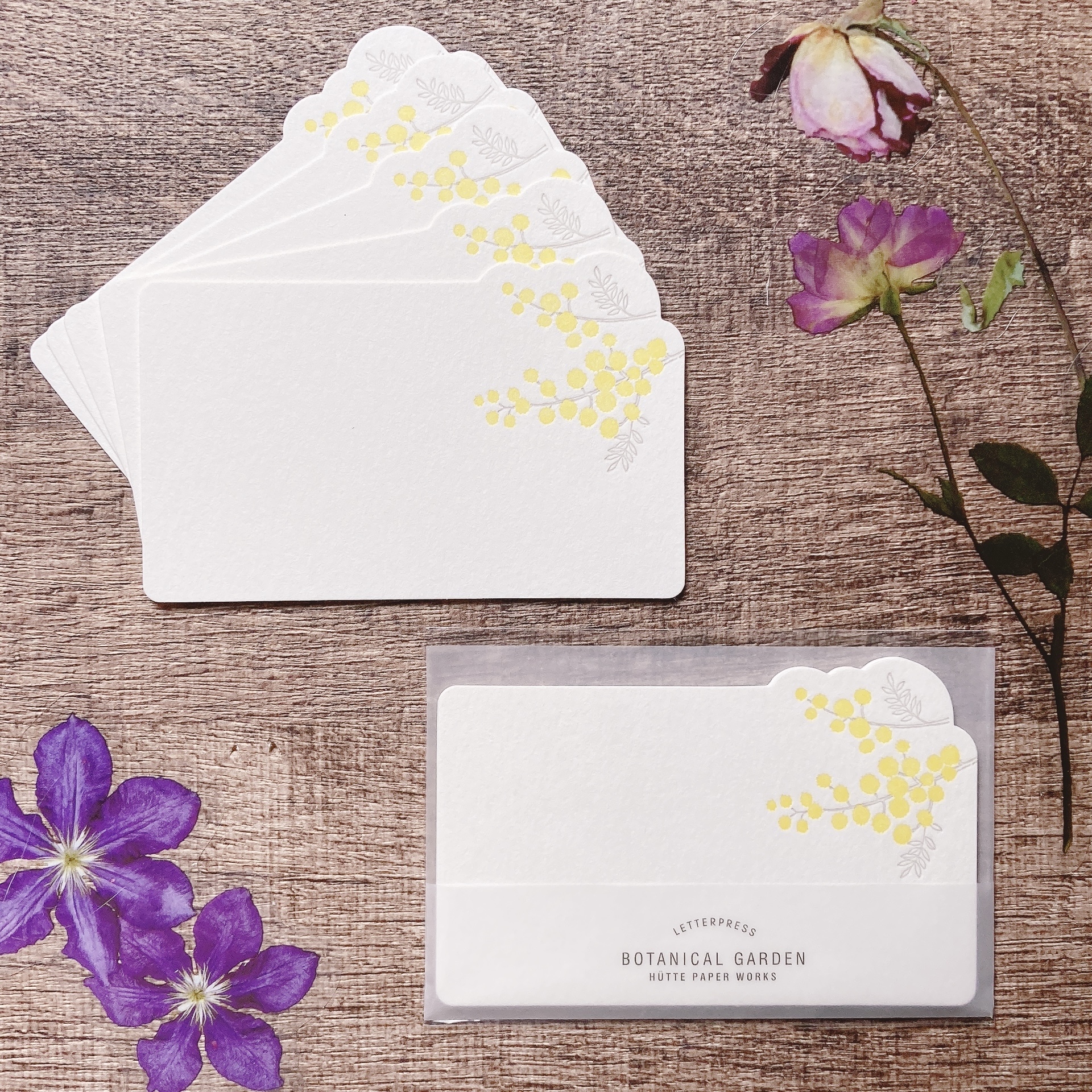 Hutte paper work | 凸板印刷 花朵名片卡