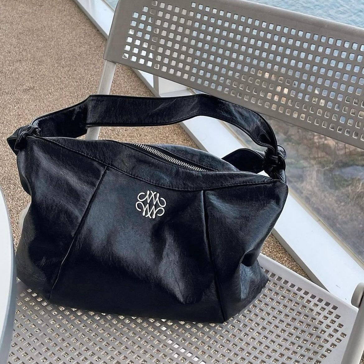 NICK&NICOLE SQUARE SHOULDER BAG ( 2 Colours )