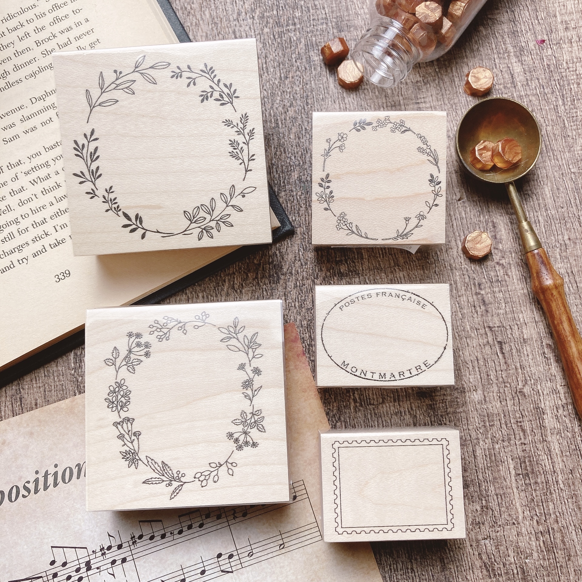 Hutte paperwork | 印章 - 花框 / 郵票框