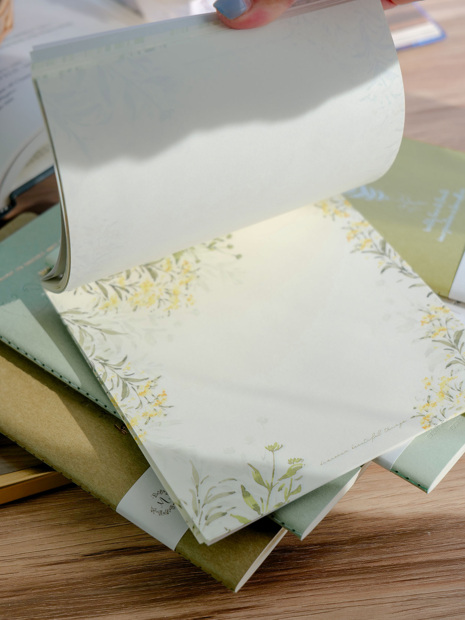 Meow Illustration．花的顏色線圈筆記本 芥子